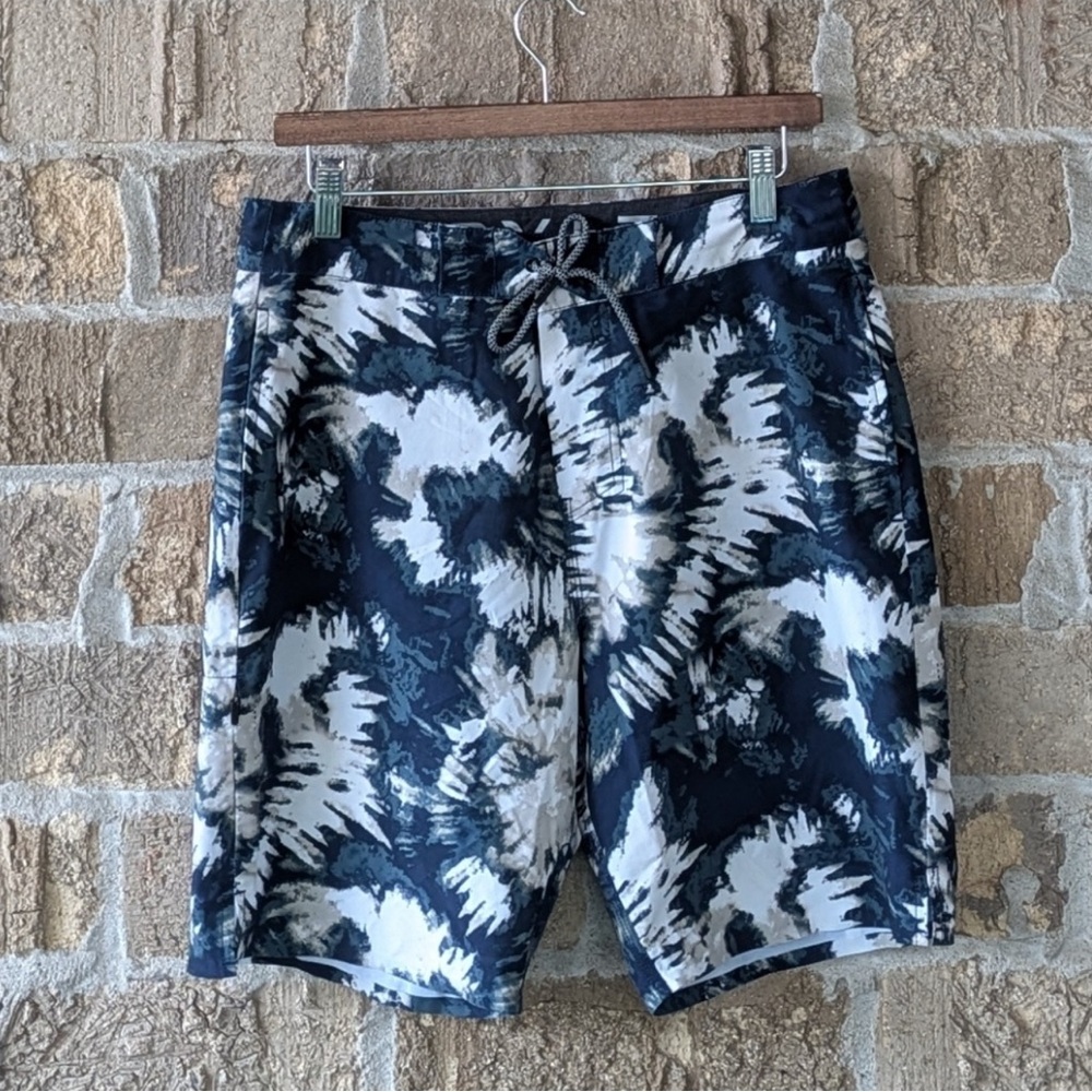 NWOT BYLT Mens Coastal Board Shorts Size Small 8" Inseam